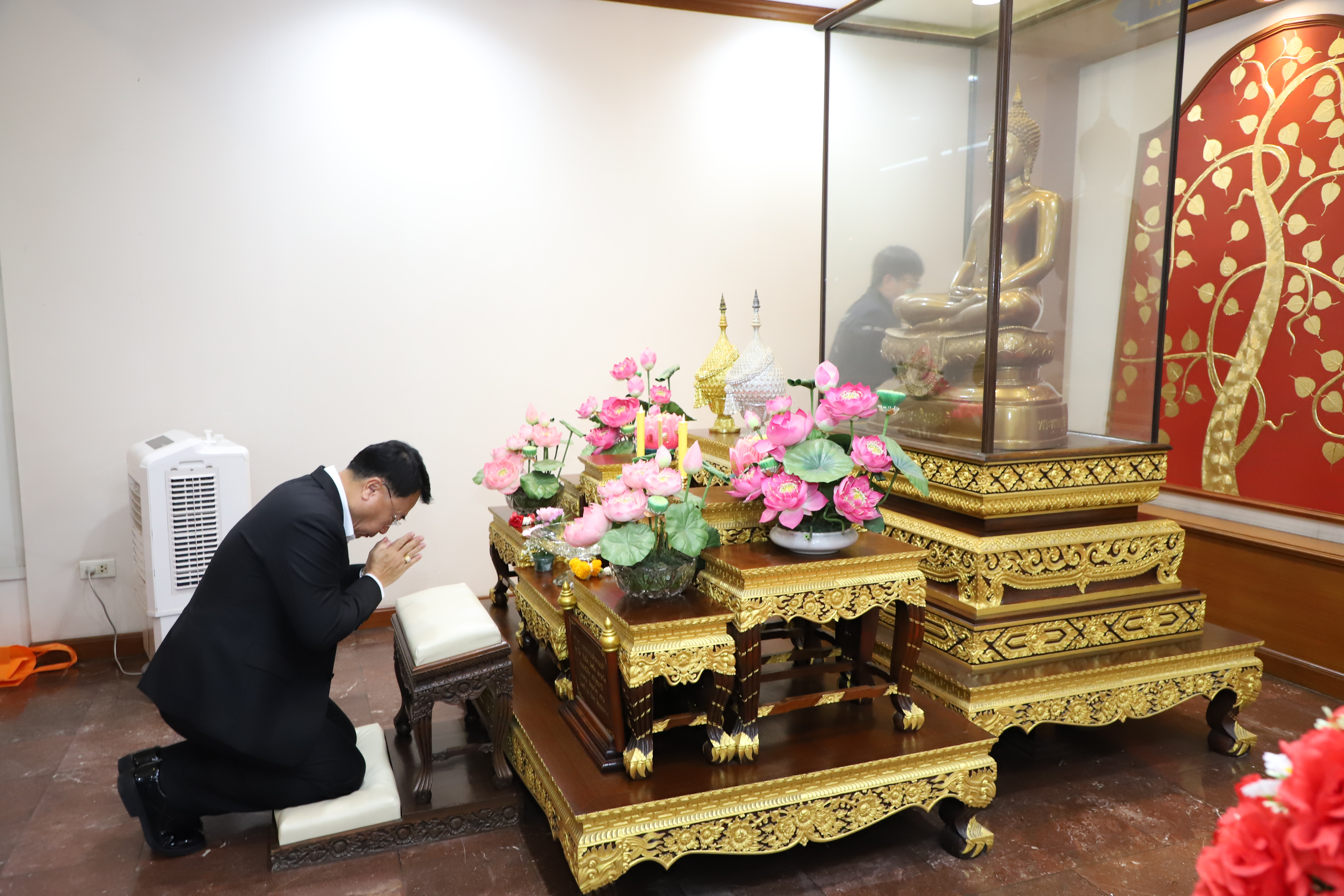 กรมบังคับคดี จัดกิจกรรมทำบุญตักบาตร ประจำเดือนกันยายน 2568